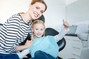 4 Advantages of Working With a Family Dentist