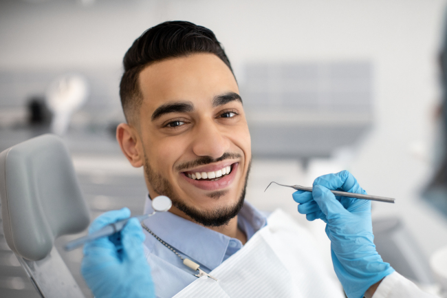 3 Reasons to See a Dentist for Teeth Whitening
