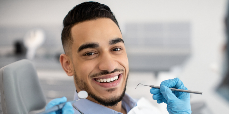 3 Reasons to See a Dentist for Teeth Whitening